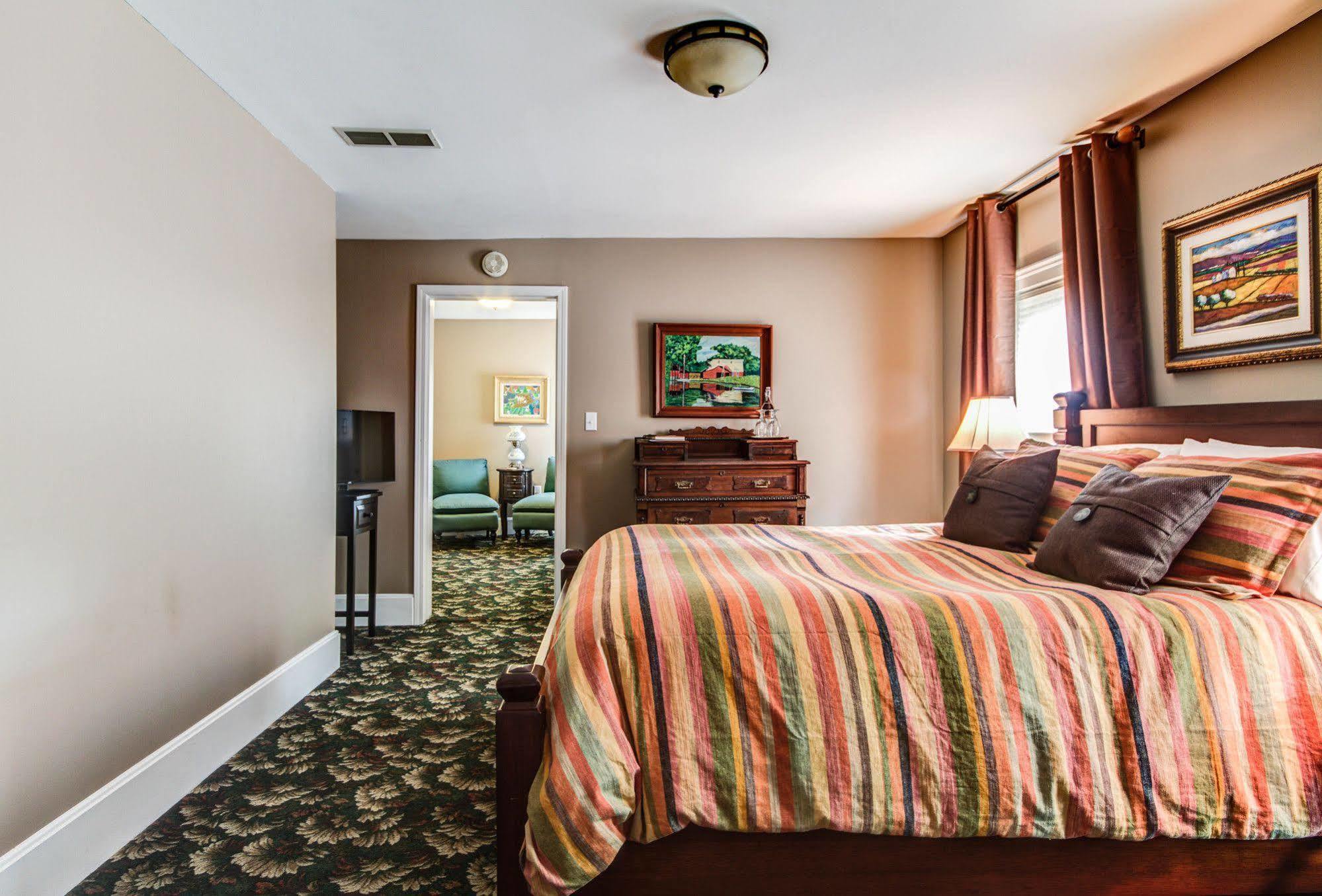 ساوغاتوك Twin Oaks Inn المظهر الخارجي الصورة